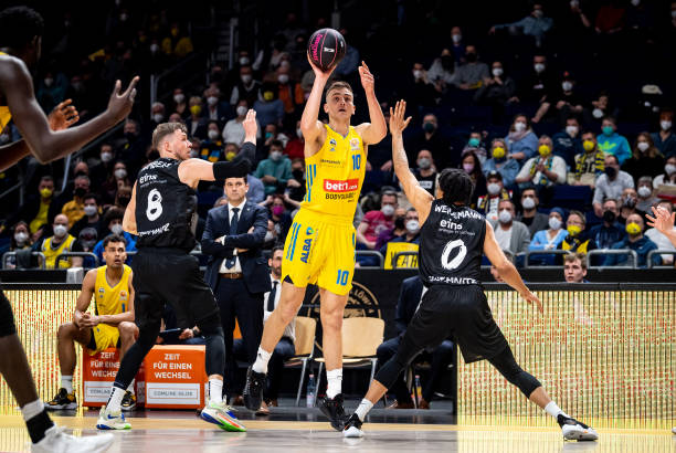 员在防守转 员在防守转