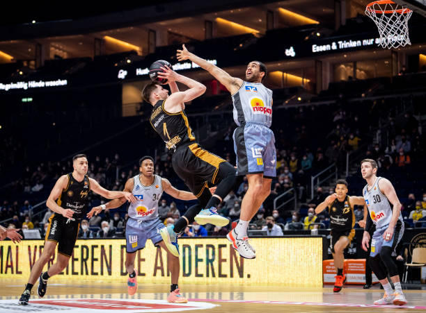 在绿茵场上 在绿茵场上